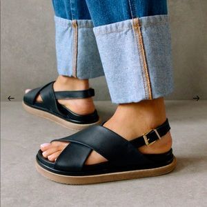 Alohas Marshmallow Sandals in black (US 8.5, UK 6, EUR 39)